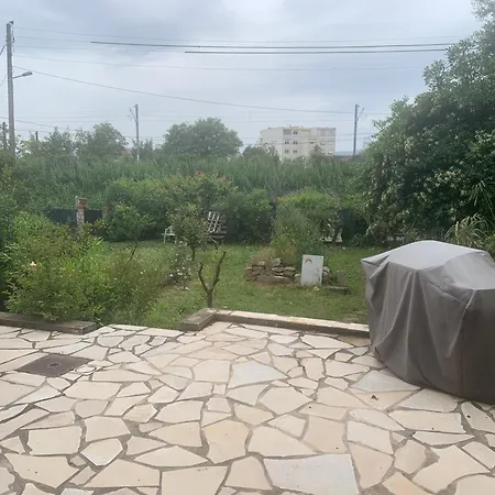 Holiday home Magnifique Bas De Entierement Independant *