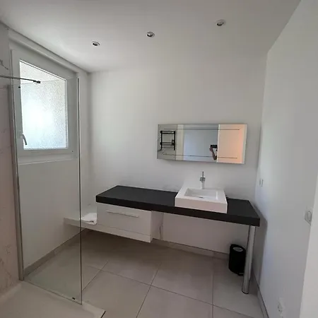 Holiday home Magnifique Bas De Entierement Independant